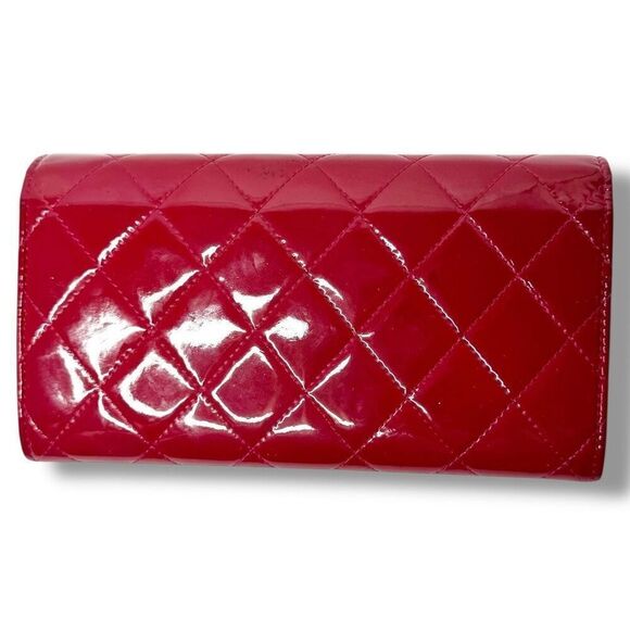 Chanel Matelasse Long Wallet in a Raspberry Red Bordeaux Patent Leather - Picture 5 of 12
